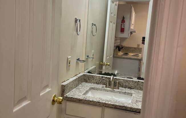 Studio, 1 bath, 460 sqft, $1,050, Unit G6