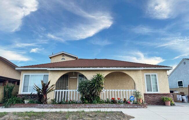 Charming 3-Bedroom Front Home in Lakewood