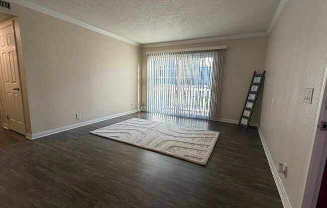 2 beds, 1 bath, 900 sqft, $2,795, Unit 411