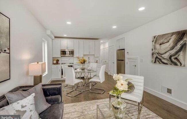 Columbia Heights 2BR 2BA w/Parking & Private Patio Garden