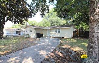 Great 3 Bedroom Home Near Hurlburt Field!