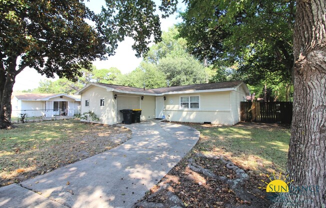 Great 3 Bedroom Home Near Hurlburt Field!