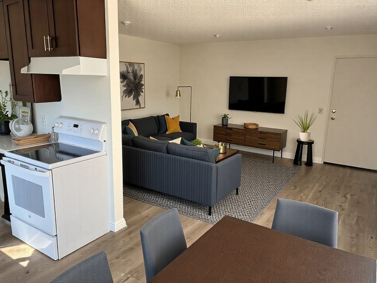 Del Rey Apartments