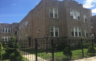 Recently renovated aprtment in vintage brick building in Belmont Cragin