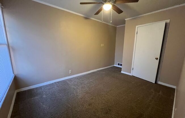 2 beds, 1 bath, $1,095