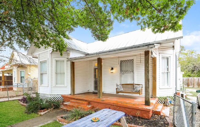 Charmer Close to Downtown!