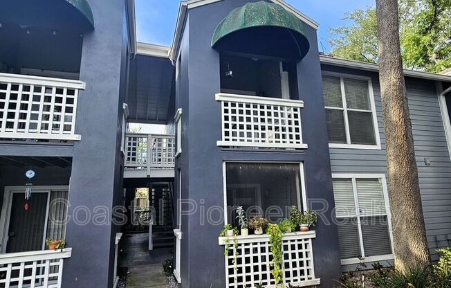 606 S ALBANY AVE