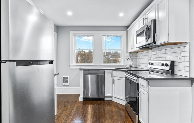 11 TOWN HL ST
