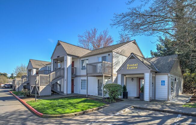 2 beds, 1 bath, 884 sqft, $1,425, Unit 201-176