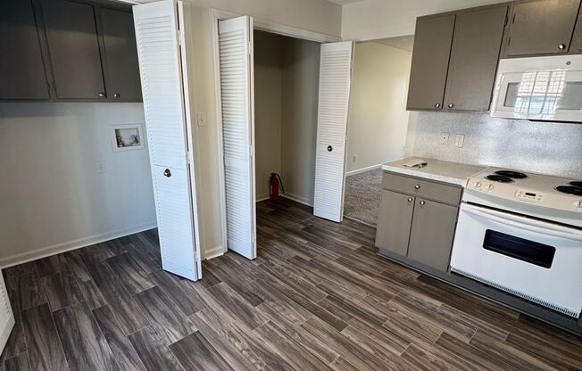 2 beds, 2 baths, 900 sqft, $1,038, Unit 203B