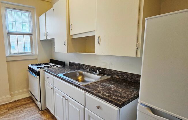 1 bed, 1 bath, 550 sqft, $1,375, Unit 715