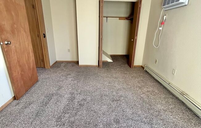 3 beds, 1.5 baths, 1,145 sqft, $1,095, Unit 300-6