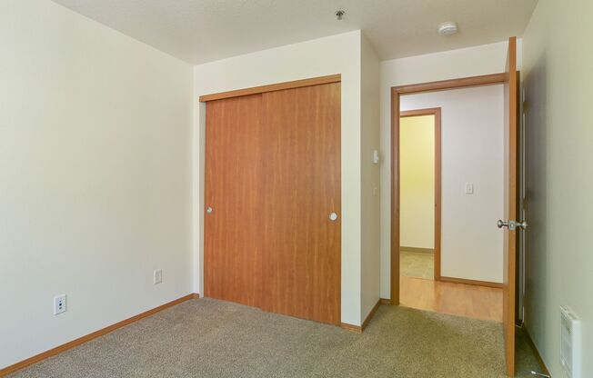 3 beds, 2 baths, $2,400, Unit 208