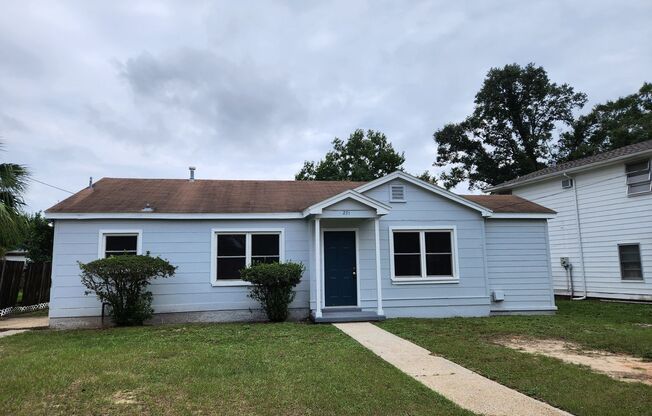 271 Chestnut St Pensacola, FL 32506 MOVE IN SPECIAL!! $250 off 1st Months Rent!!!