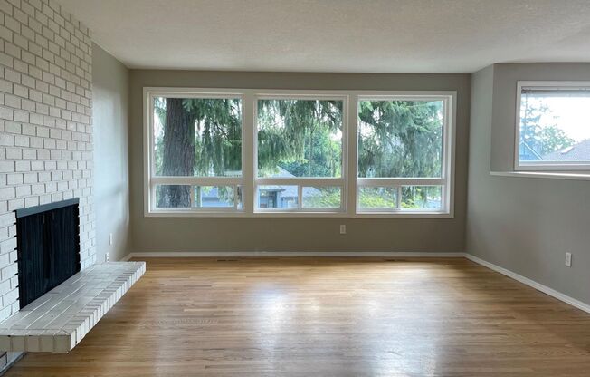 SPACIOUS 4 Bed/3 Full Bath Home in West Linn