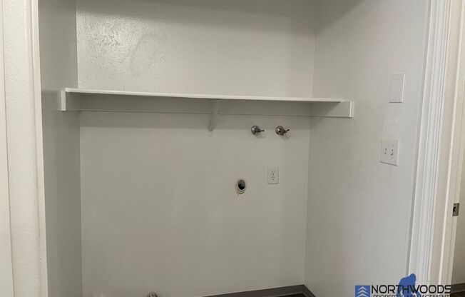 2 beds, 1 bath, $1,200, Unit # 5