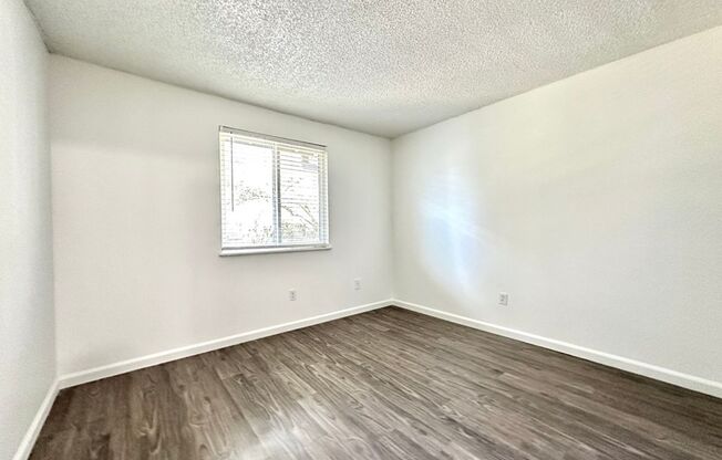 2 beds, 1 bath, 803 sqft, $1,555, Unit 133