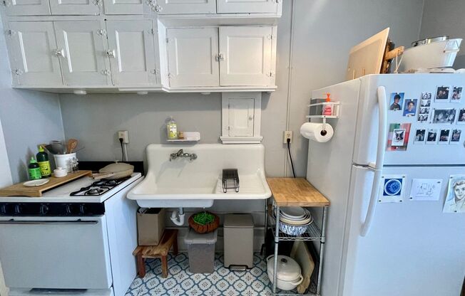 1 bed, 1 bath, $1,015, Unit 14