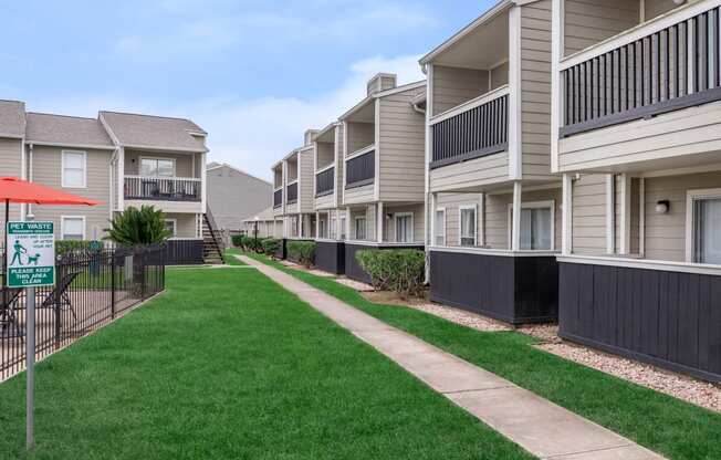 Building area view1 at Royal Wildewood Manor Apartments, Texas