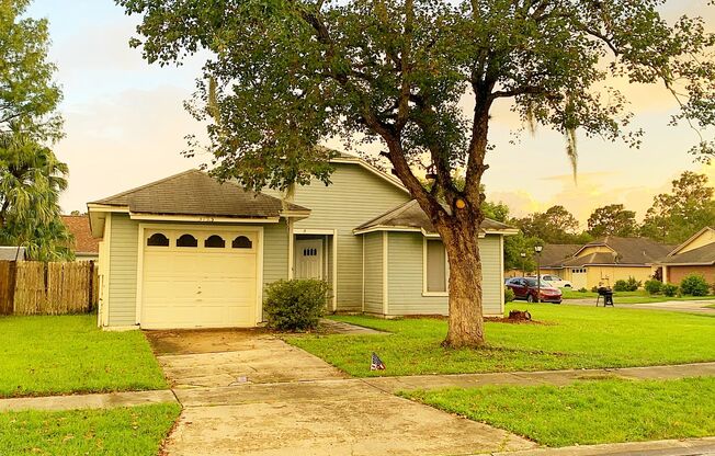 Cozy 3/2 Fenced Home on a Corner Lot
