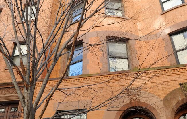 304 W 77 ST