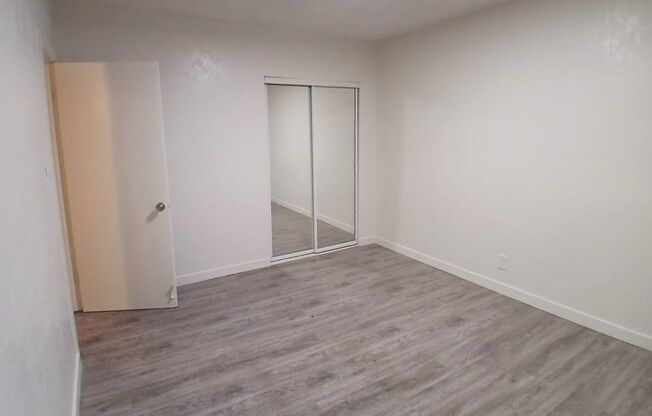 2 beds, 1 bath, $2,250, Unit 12700-6