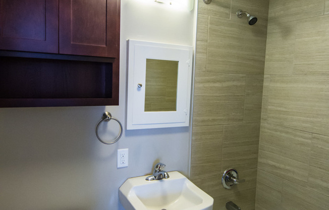 Studio, 1 bath, 404 sqft, $905, Unit BS-302