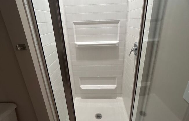 Studio, 1 bath, 500 sqft, $995, Unit 24