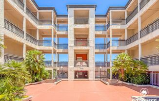 Beautiful Studio in North Park with Walk-In Closet, Private Balcony & In-Unit Laundry