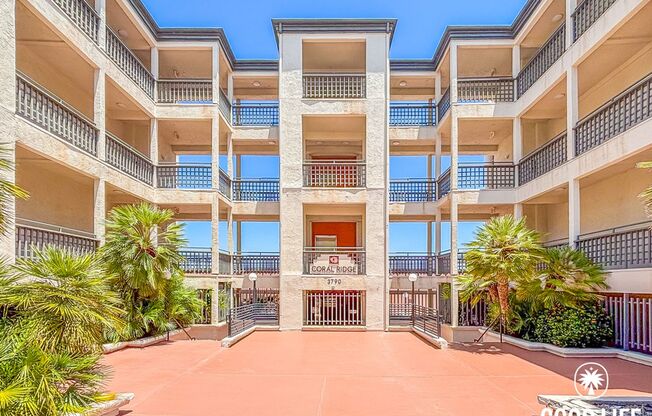 Beautiful Studio in North Park with Walk-In Closet, Private Balcony & In-Unit Laundry