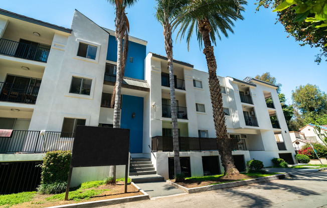 2039 North Las Palmas Ave