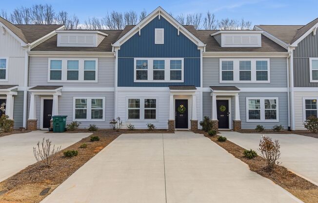 Beautiful 3 Bedroom 2.5 Bath Townhome in East Main Meadows