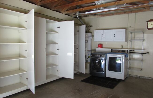 Gorgeous Private  Townhome on Cul-de-Sac--small yard and Patio!  Over 1800 sq ft