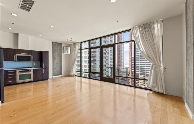 1 bed, 1 bath, 990 sqft, $3,900