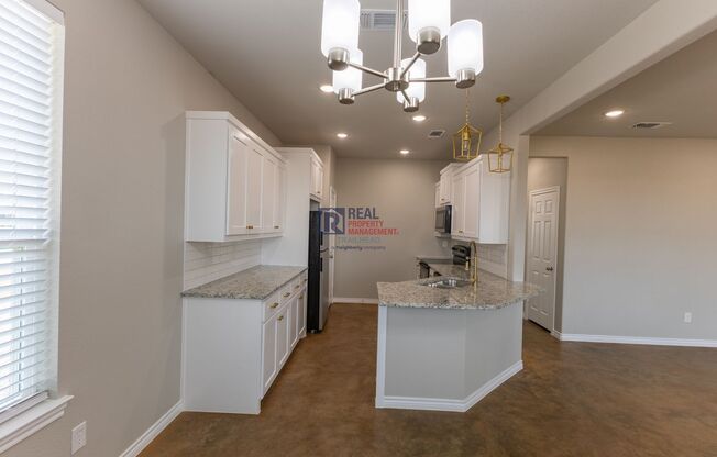 Stylish Glen Rose Home with Open Layout