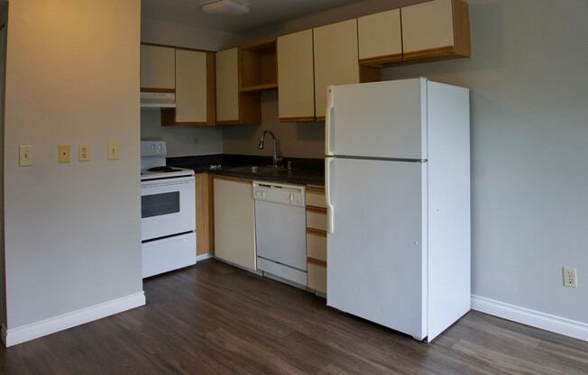 Adams Court Apartments