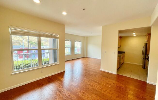 2BD/2BA Spacious Crocker Amazon Condo, Gated Community, Parking! Laundry! PROGRESSIVE