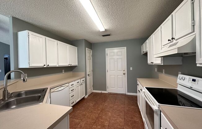 Beautiful home on Bridgecreek Dr in Argyle- Available Now!