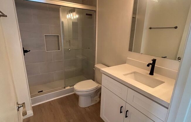 1 bed, 1 bath, $2,100, Unit 320