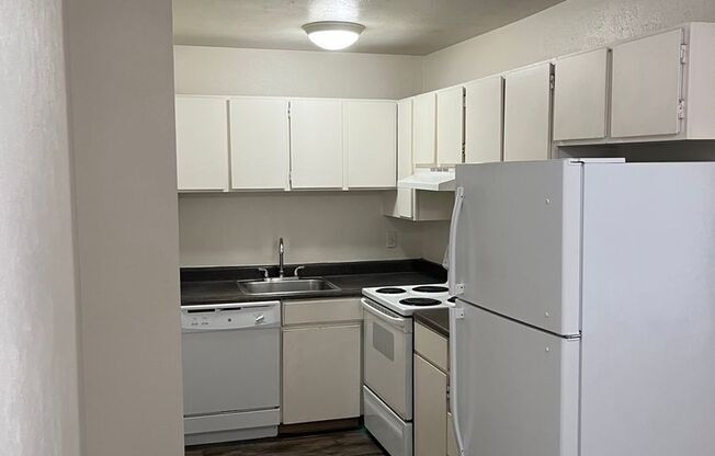 2 beds, 1 bath, 800 sqft, $1,325, Unit 10B