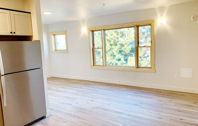 Luxury living in the heart of Sellwood!!!