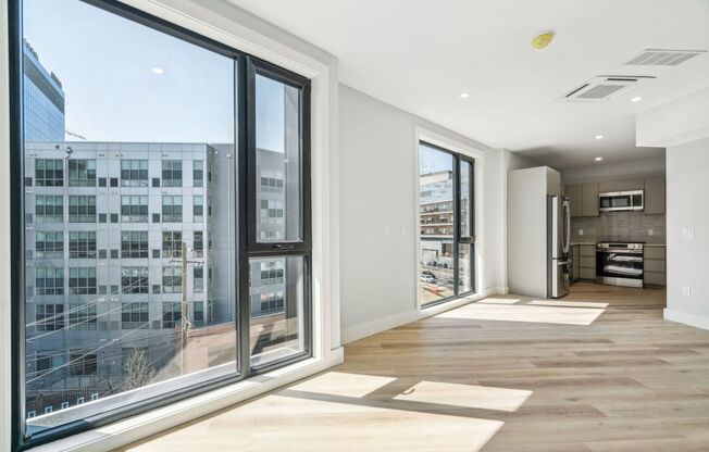 2 beds, 1 bath, $2,700, Unit 206