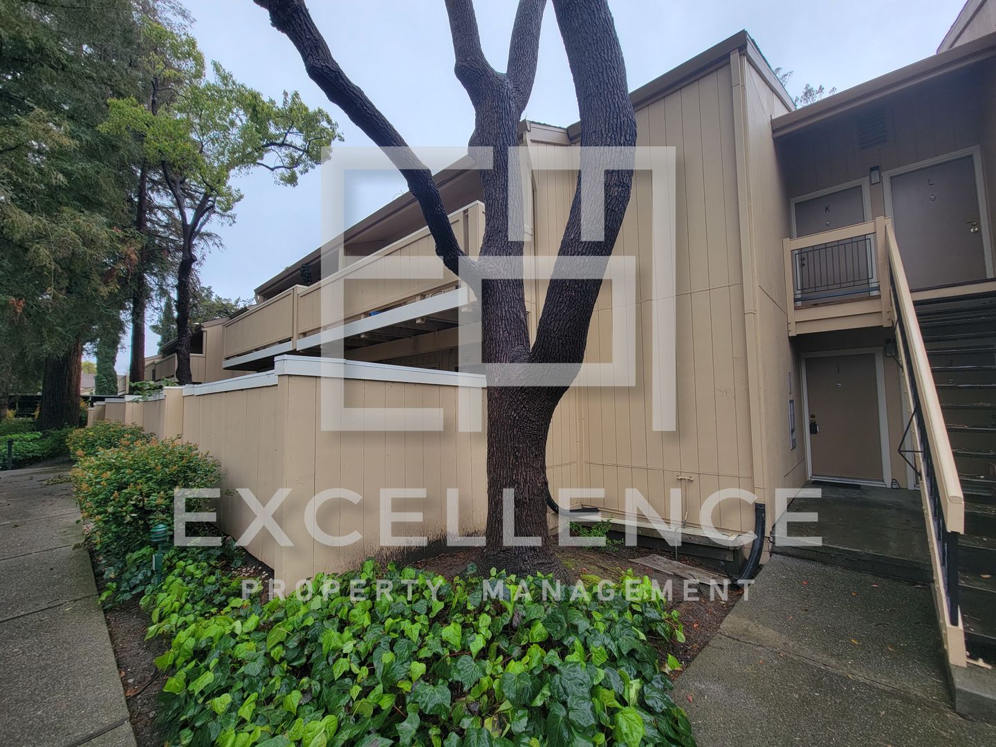 2/1 With Private Patio, AC, Updated Kitchen, Community Laundry & Pool - Across From Central Park