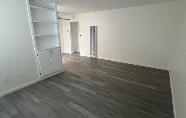 42nd St (8 Unit)