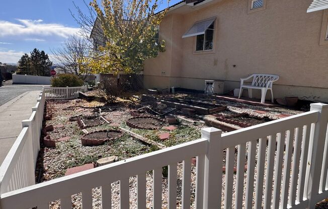 Fully Furnished 3Bed, 2Bath, 2Car Garage in Grand Junction City!!!!