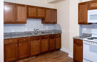 3 beds, 1 bath, $1,450, Unit Apt 3