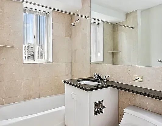 2 beds, 2 baths, $8,500, Unit PHH