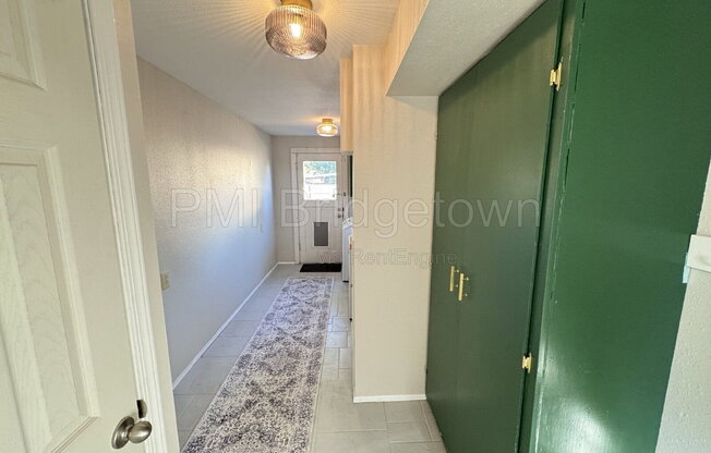 2 beds, 1 bath, 904 sqft, $2,190