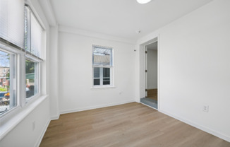 318 W BERKLEY ST
