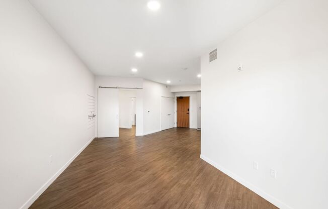 1 bed, 2 baths, 1,090 sqft, $2,250, Unit 524